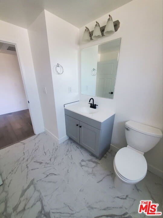 1029 S Hobart Blvd – photo 4