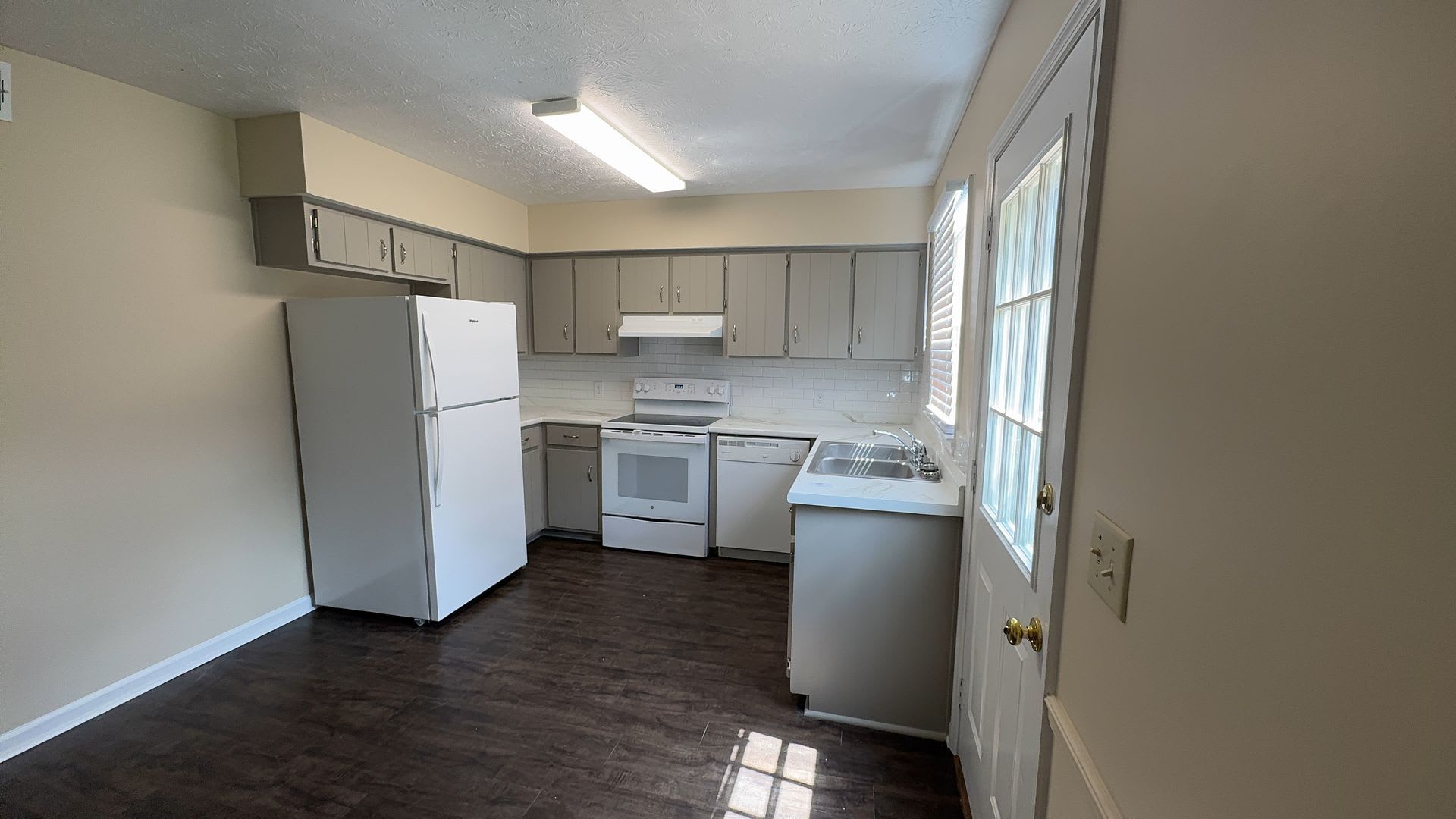 706 Ave D West Point GA 31833 – photo 3
