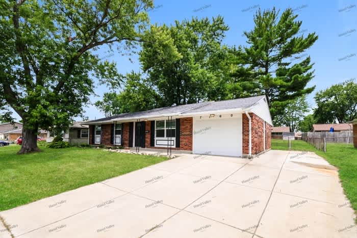 7160 Claybeck Drive – photo 4