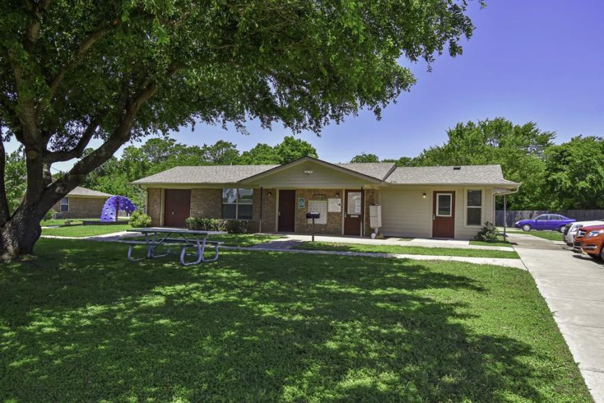 200 Daniel Dr – photo 3