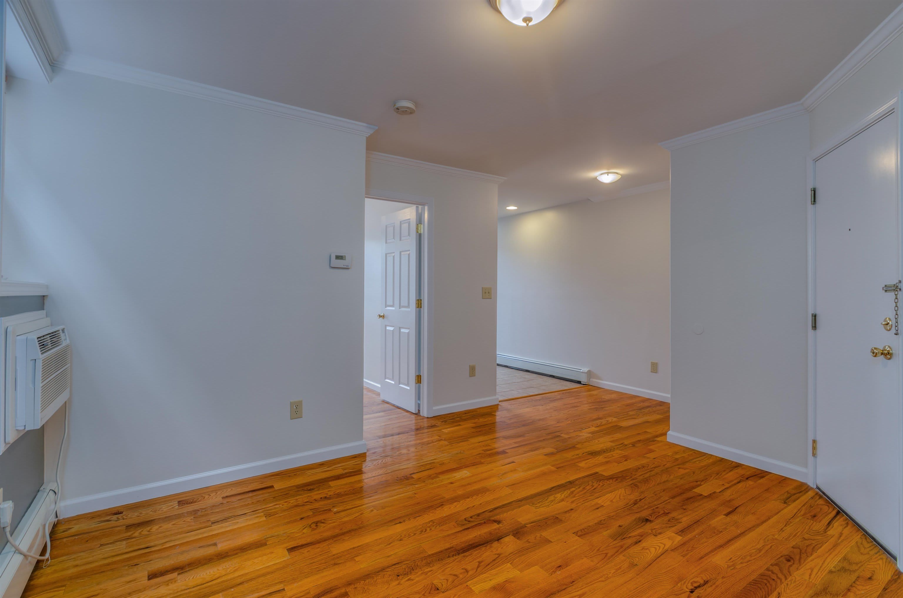 101 W 49TH ST – photo 4