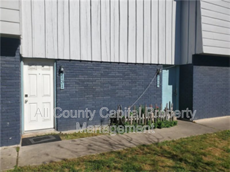 302 Carmen Ct – photo 3