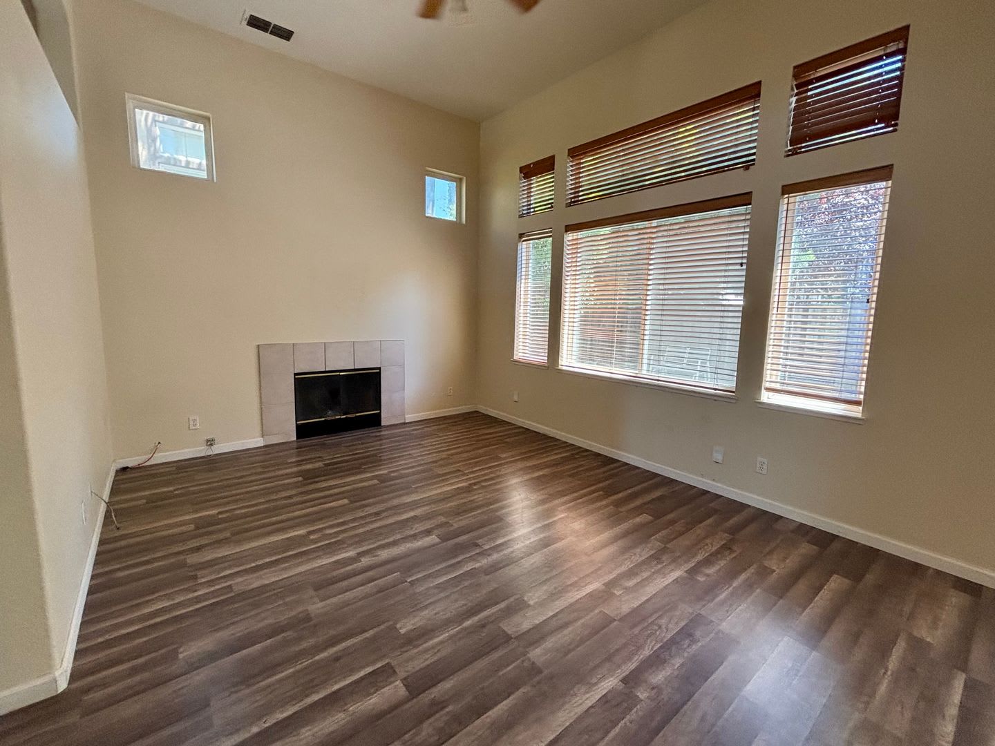 Charming 3 Bedroom 2 5 Bath Home – photo 3