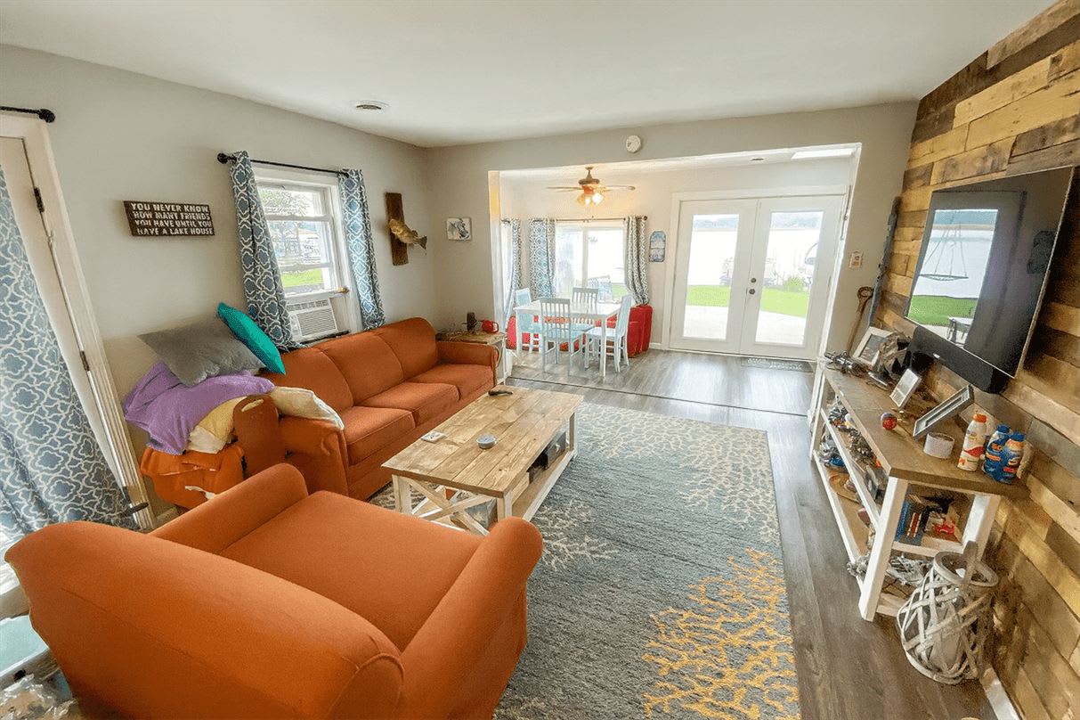 1136 Lakeshore Dr – photo 4