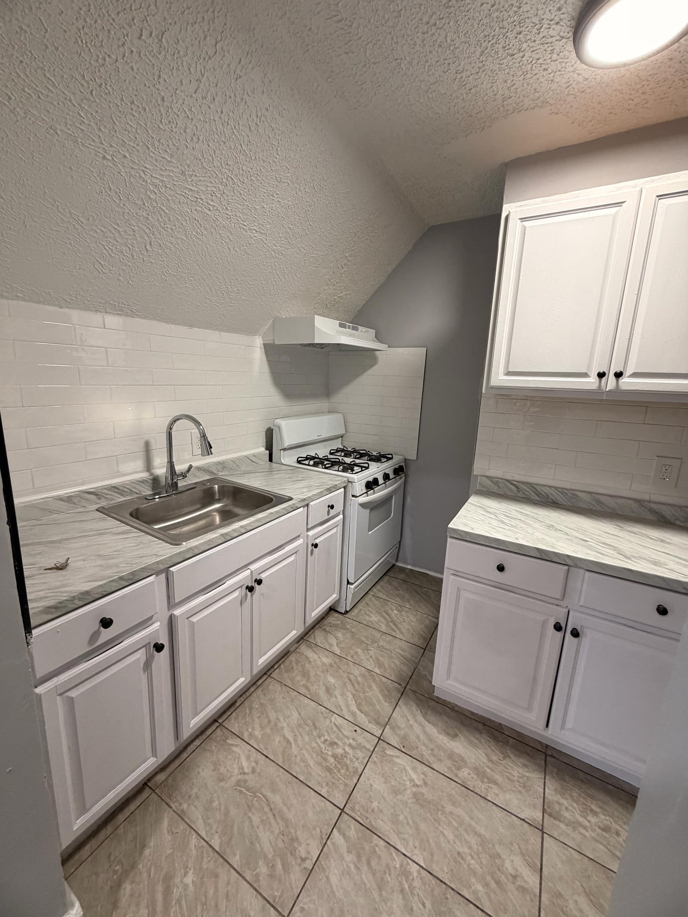 534 Howard Avenue 3 – photo 2
