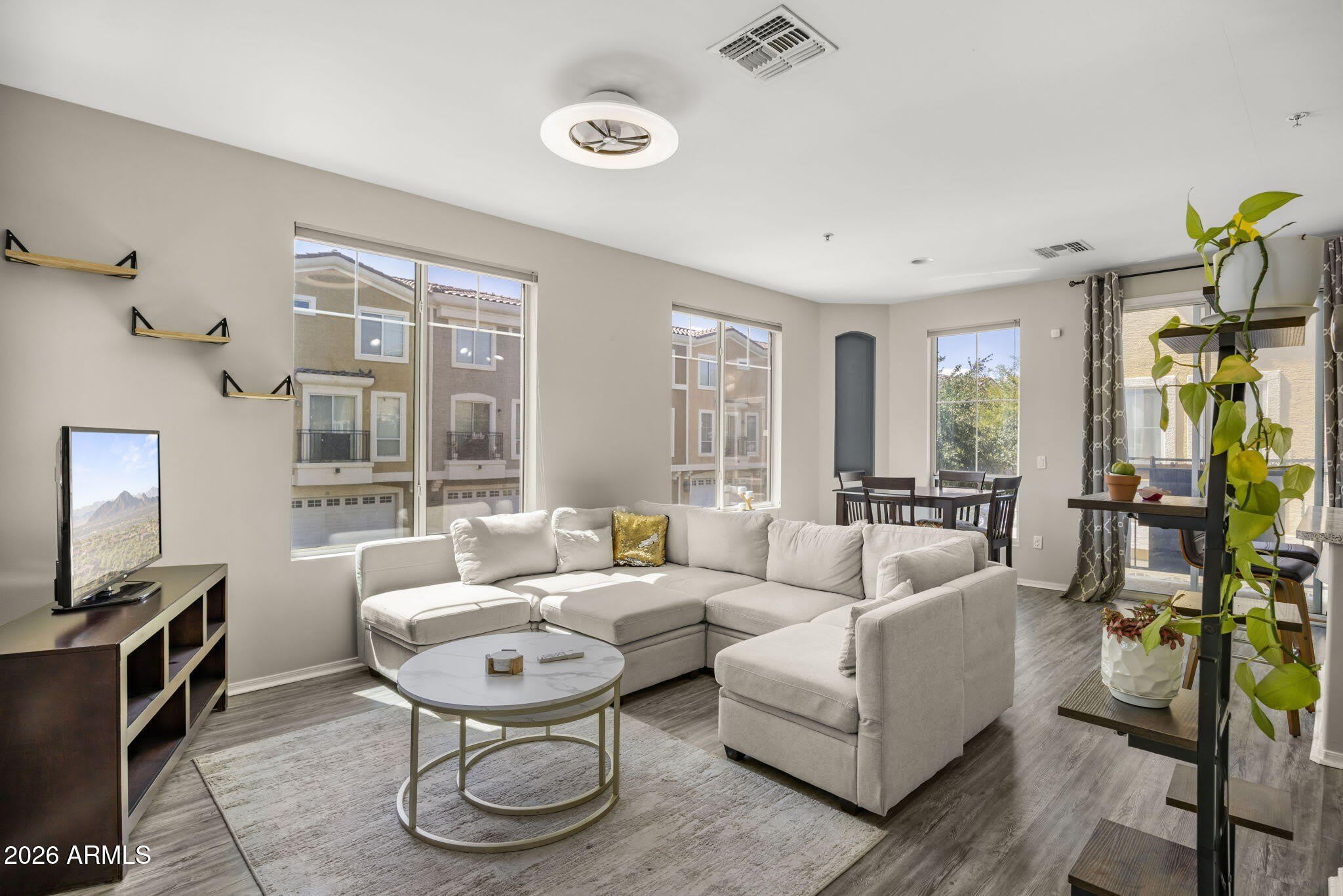 2450 W GLENROSA Avenue – photo 5