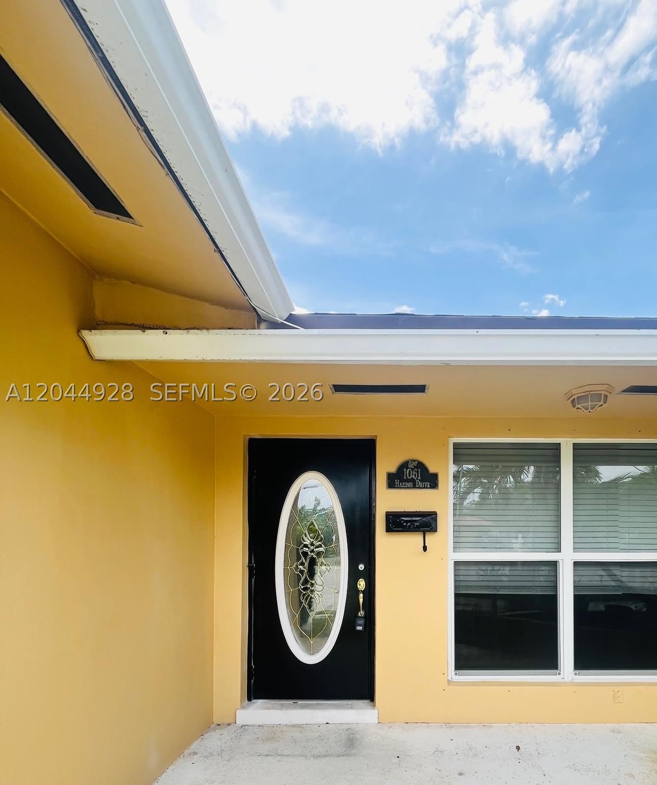 1061 NE 26th Ave – photo 2