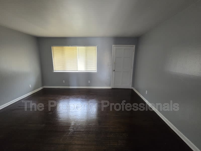 7750 Rugby Avenue – photo 2