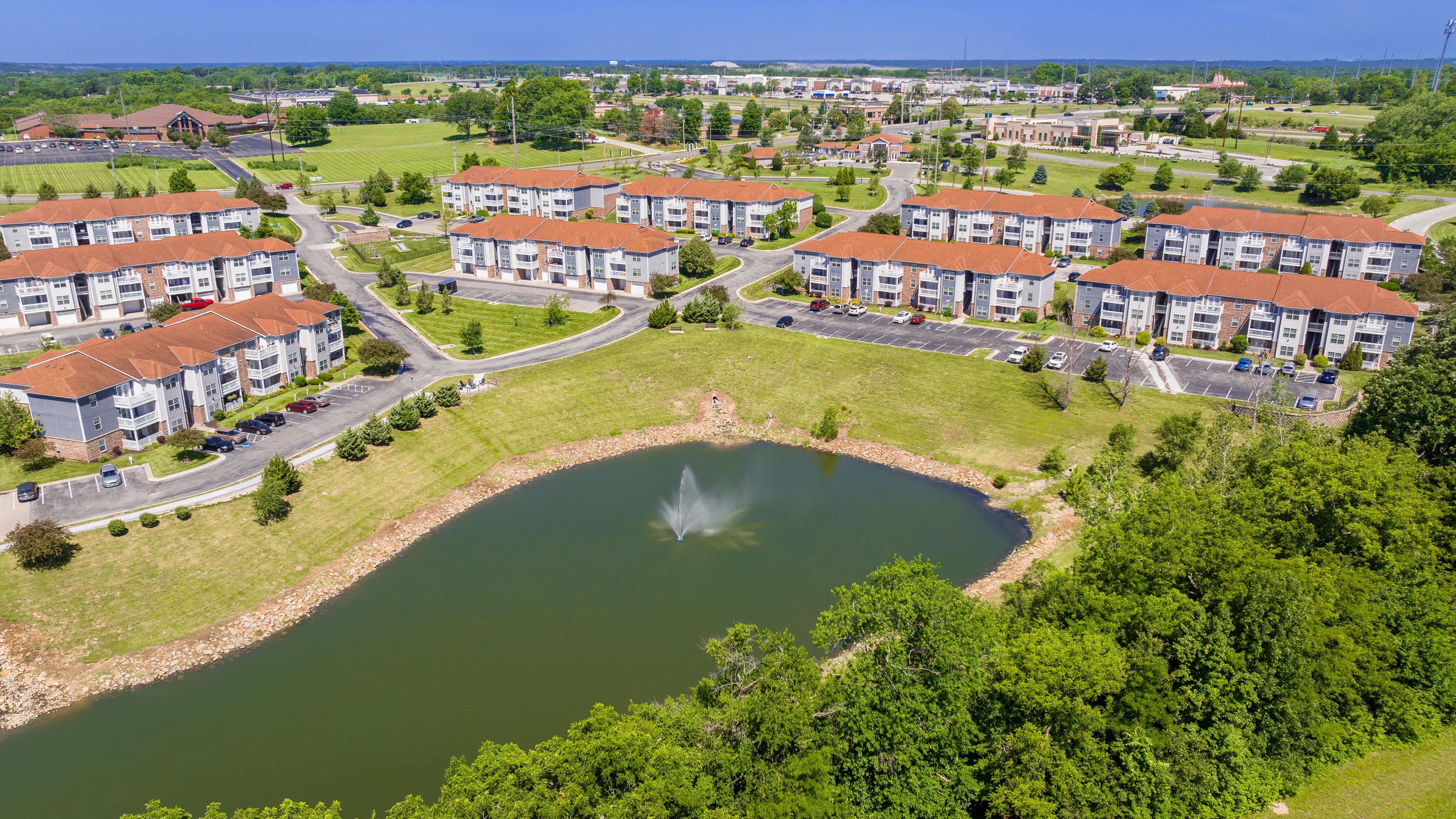 Lenox West Luxury Apartments – photo 2