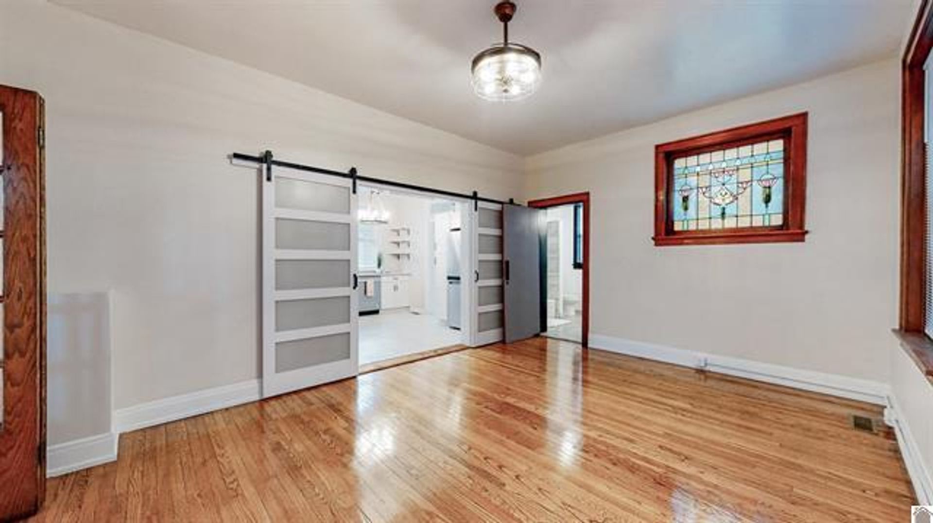 Beautiful Historic Home For Lease! – photo 3