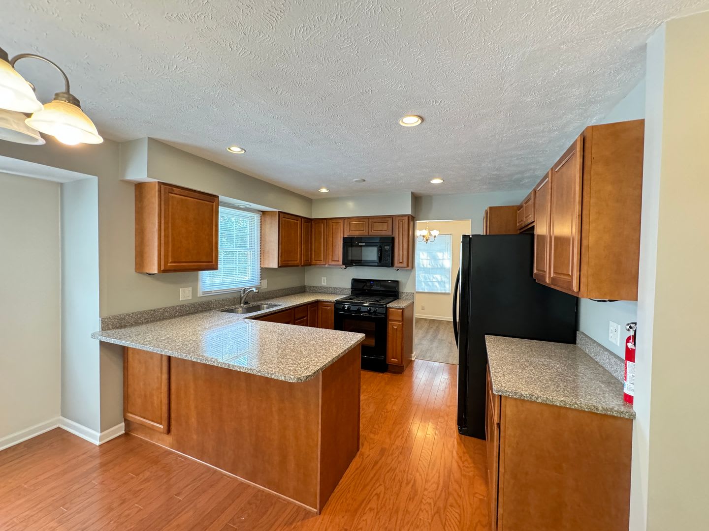 Beautiful 4 Bedroom Home in Bloomington! – photo 4