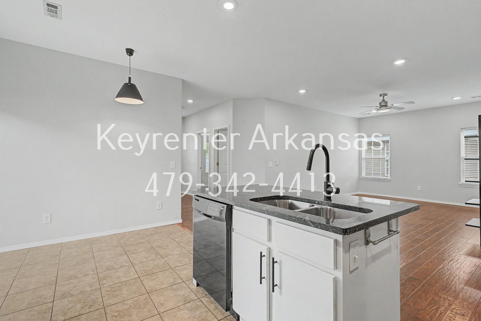 Beautiful 3 Bedroom Home with Hardwood, Tile & Spacious Kitchen – photo 5