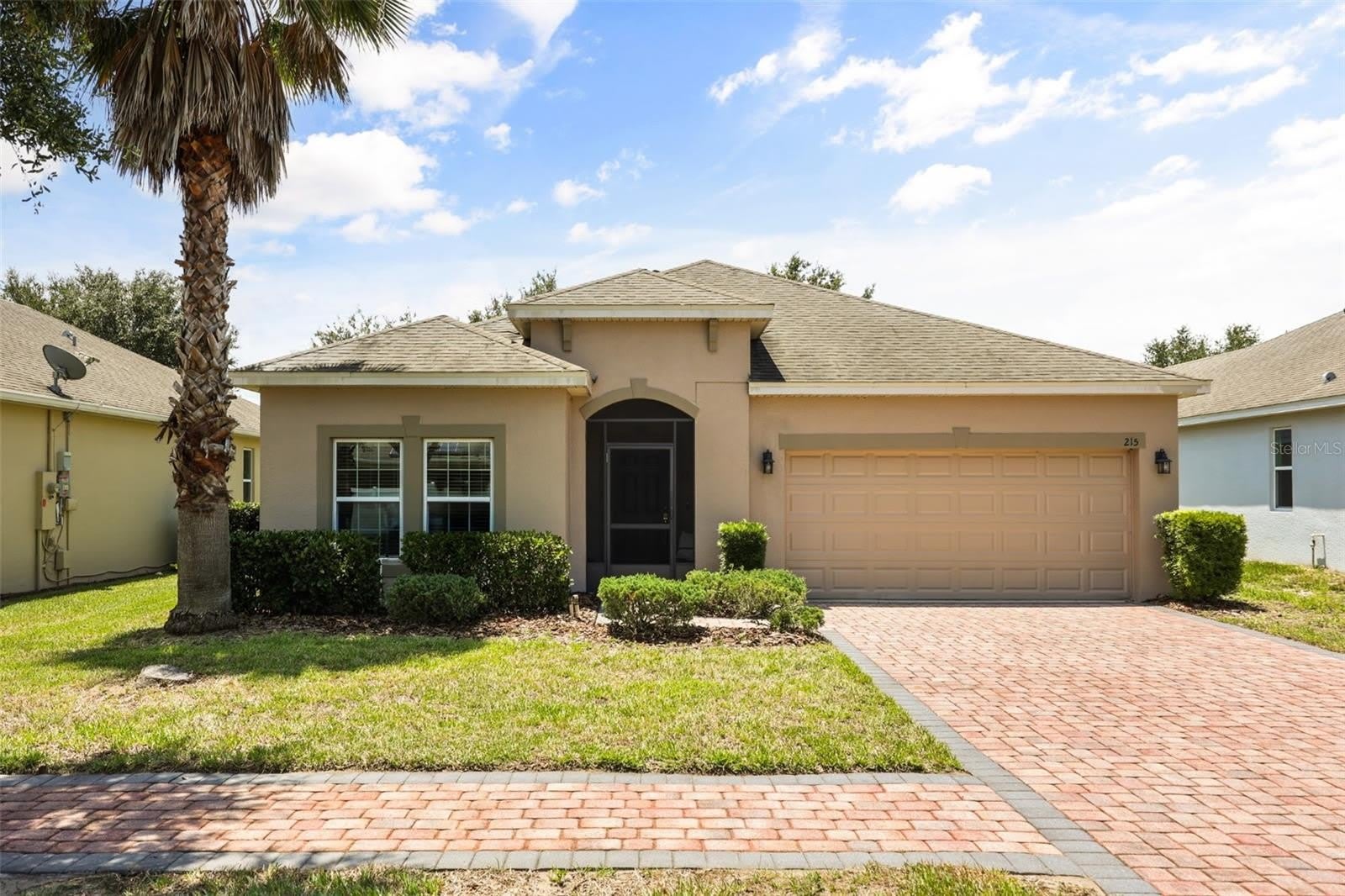 215 LAKES SHORE Drive – photo 1
