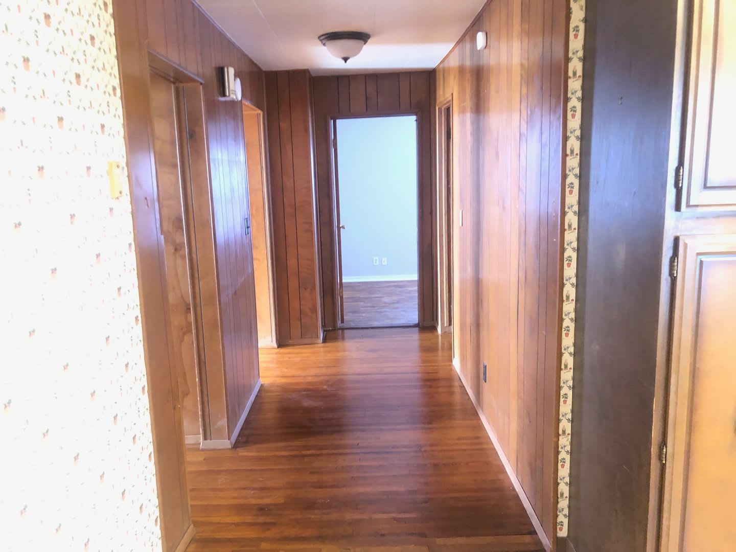 Neat 3 BR house in south Bloomington. Hardwood floors – photo 3