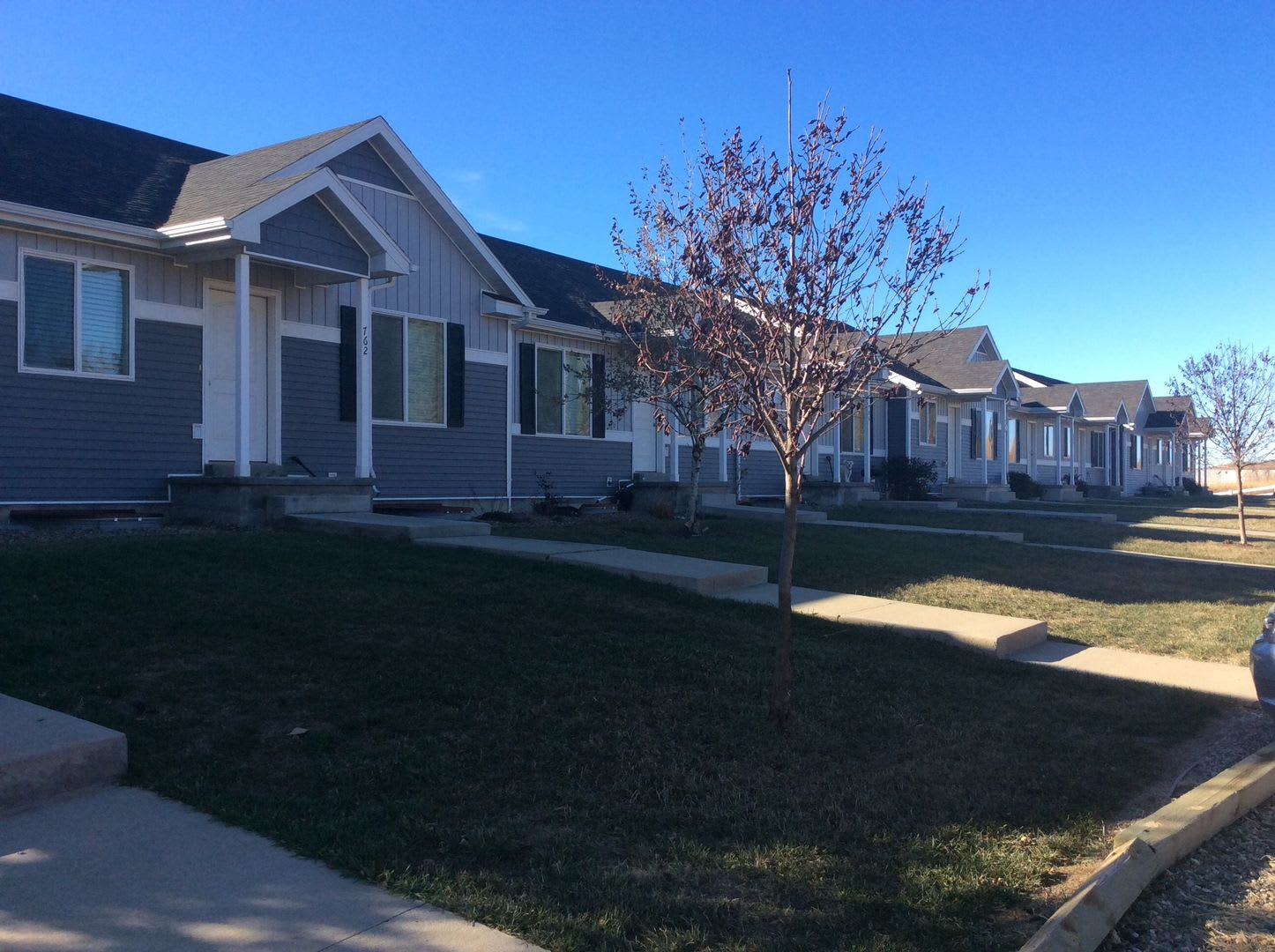 Updated 4 Bedroom 3 Bath Townhouse For Rent – photo 1
