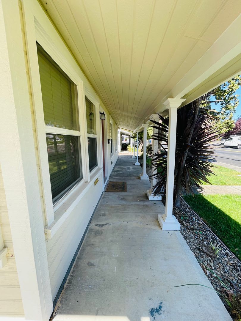 BEAUTIFUL DOWNTOWN PROPERTY!! Walking distance to downtown Vacaville. – photo 4