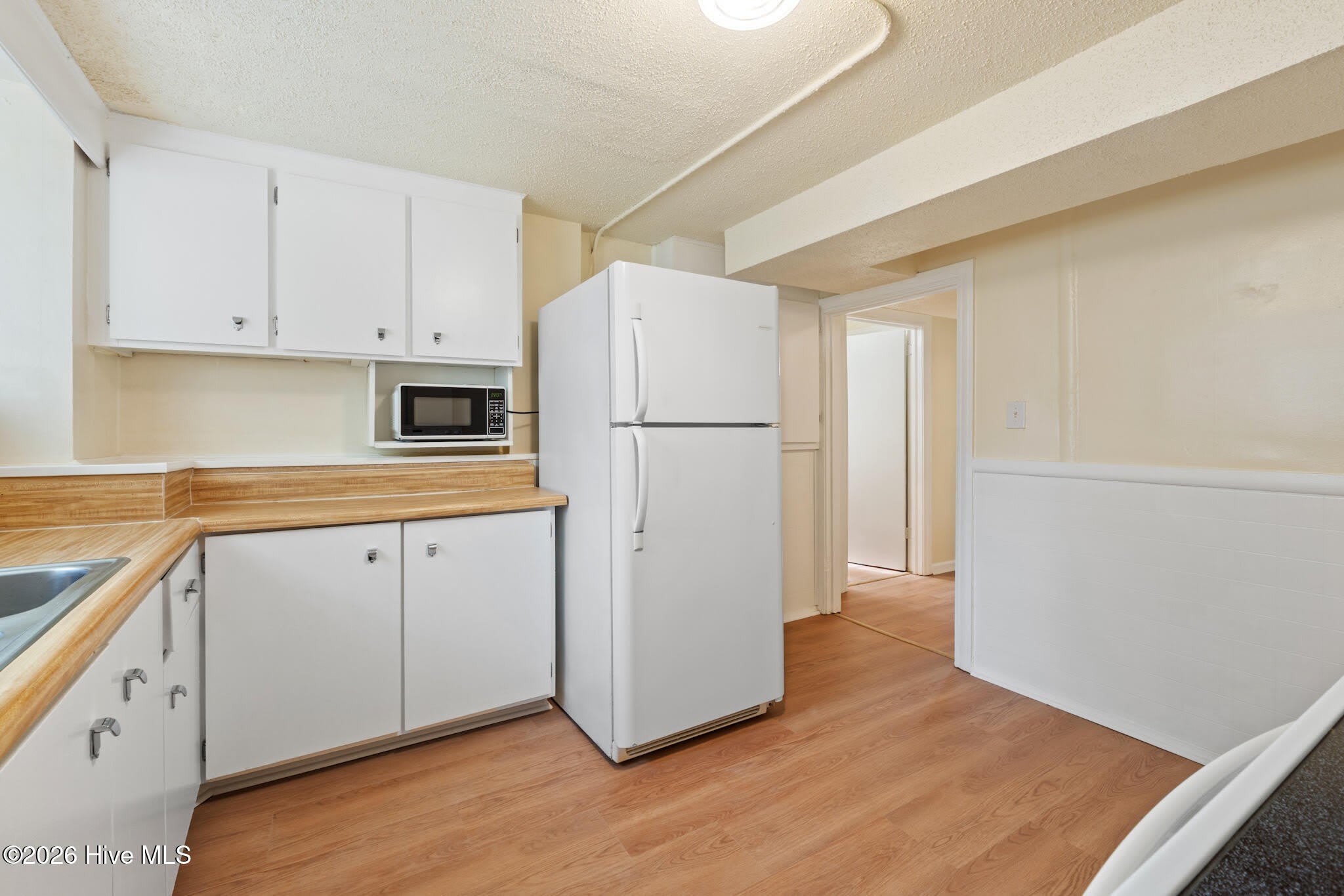 1422 Heard Avenue – photo 5