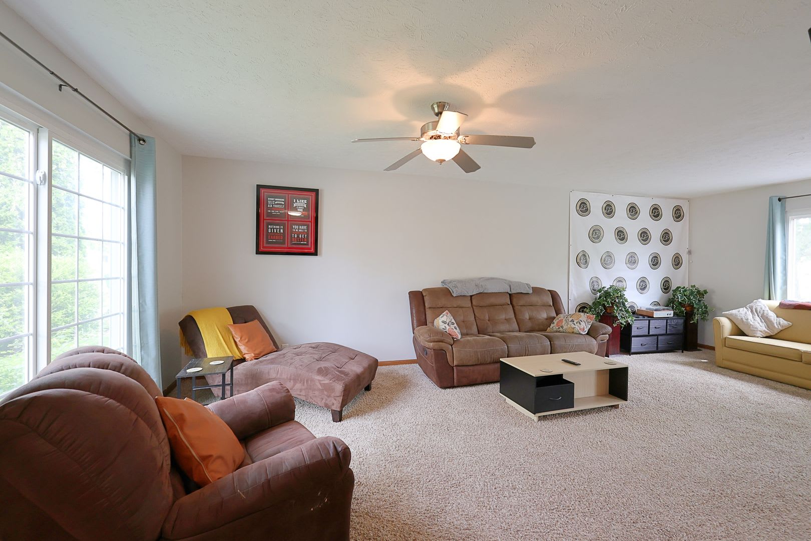 Spacious 4-Bedroom Home with Pond Views & Private Backyard – photo 4