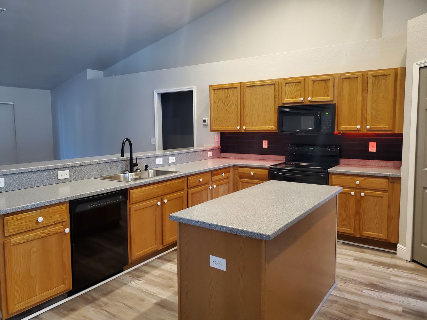 Newly Remodeled 4 2 Plus Den House Lehigh – photo 4