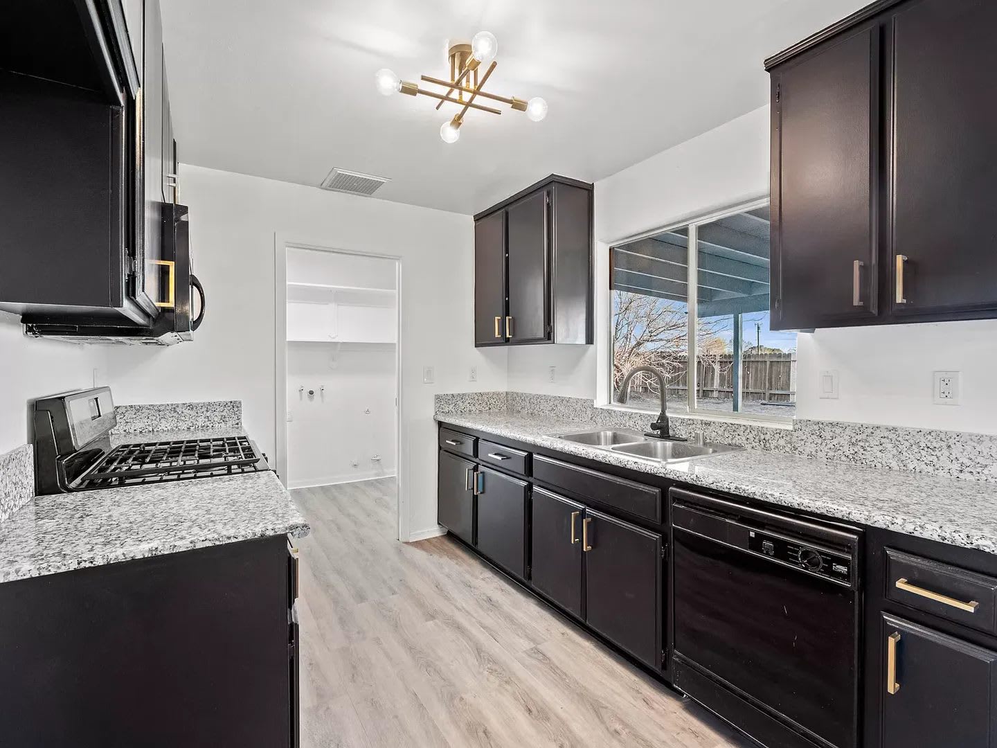 Available Now...Gorgeous Modern Updated Home! – photo 5