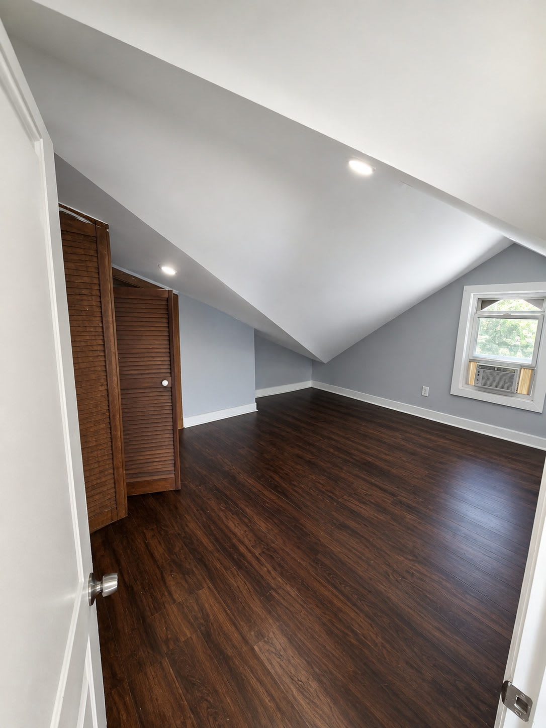 408 West Side Ave – photo 3