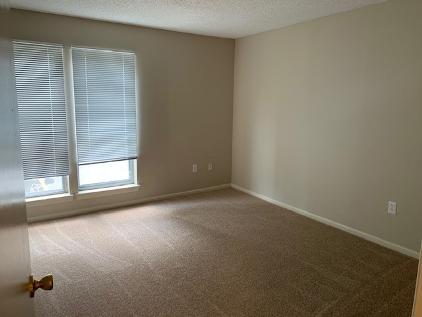 Second Floor 2BD/2BA Condo in Whispering Oaks! – photo 3