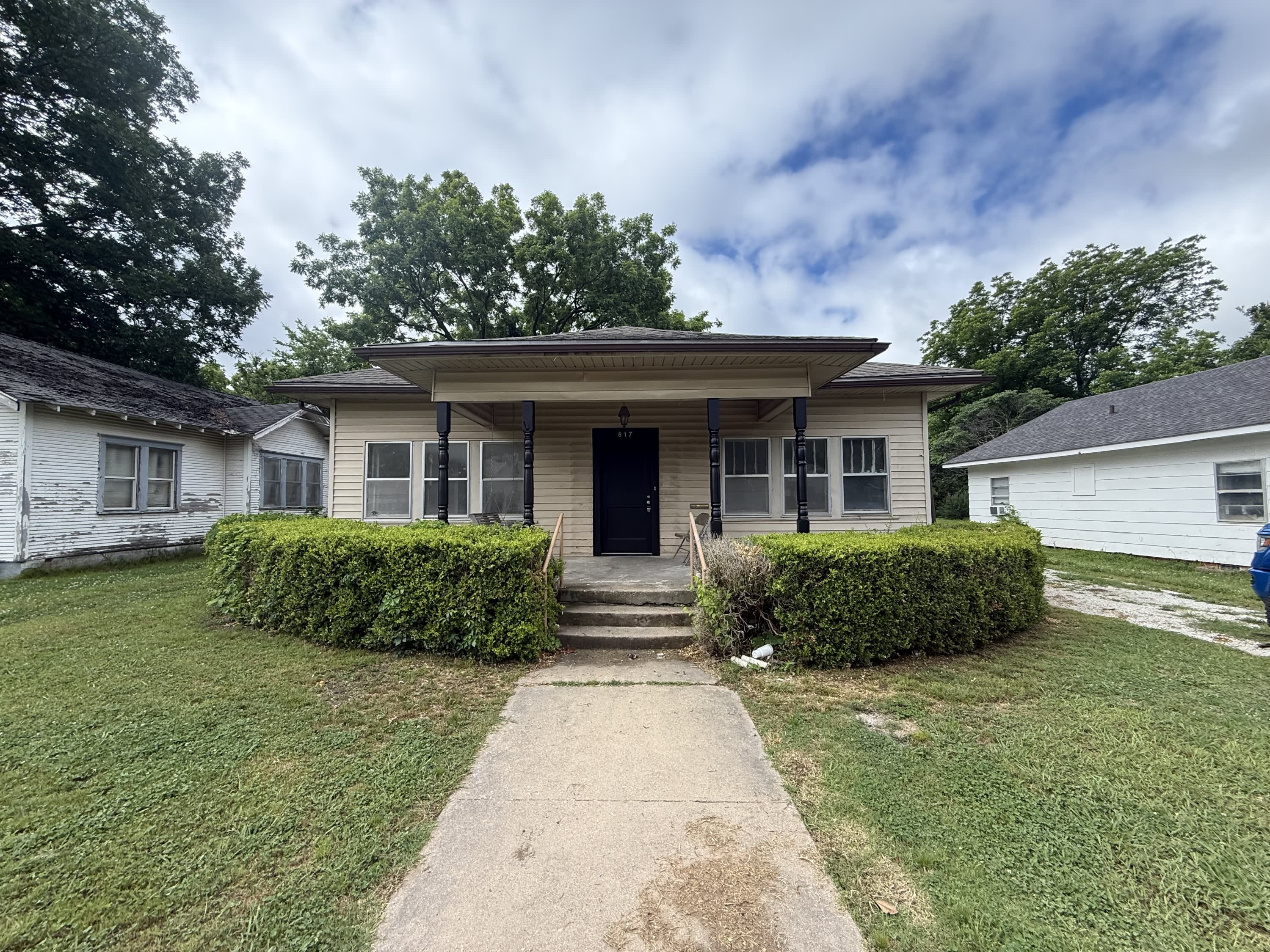 817 East 15Th Street – photo 1