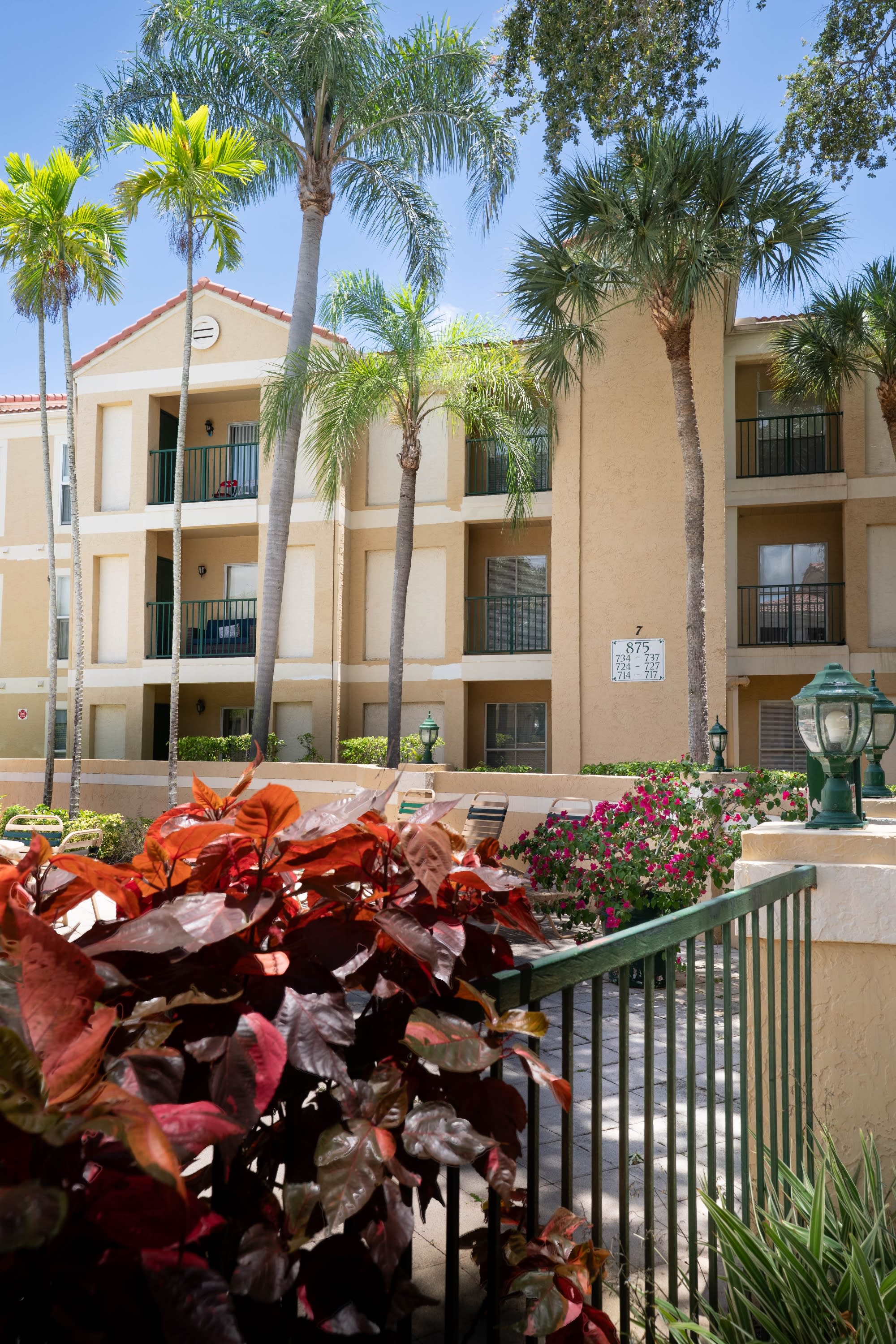 875 Riverside Drive Unit 715 – photo 1