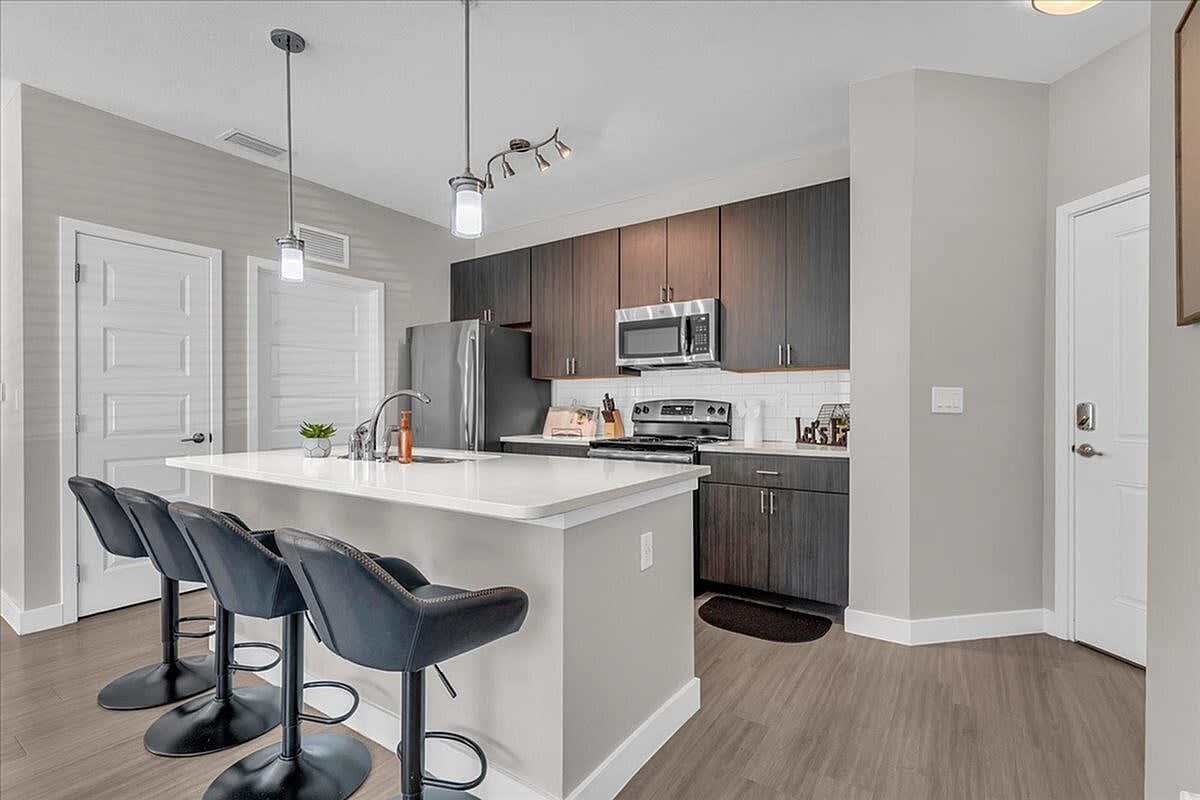 81 West – photo 4