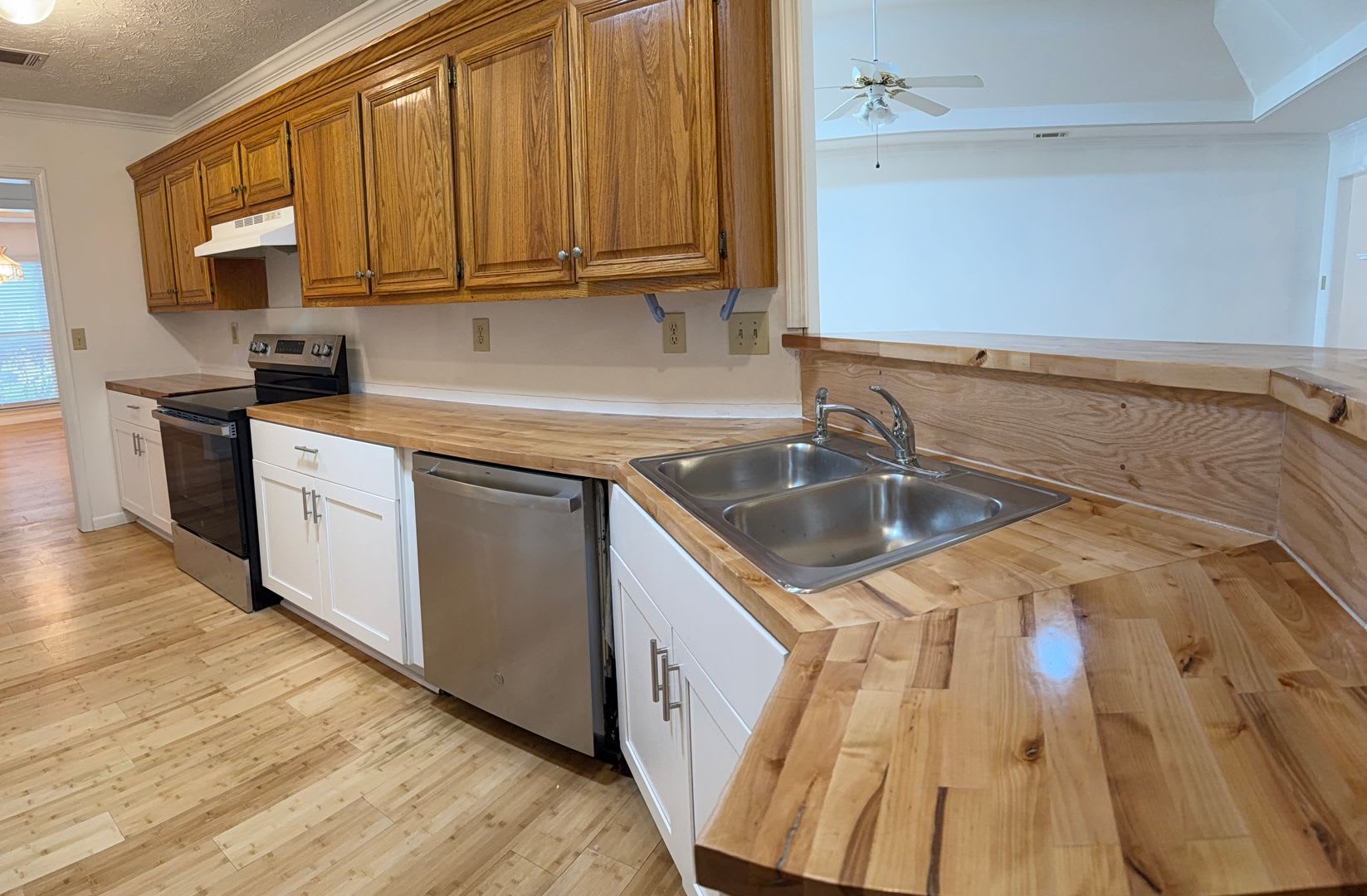 COMPLETE RENOVATION – photo 3