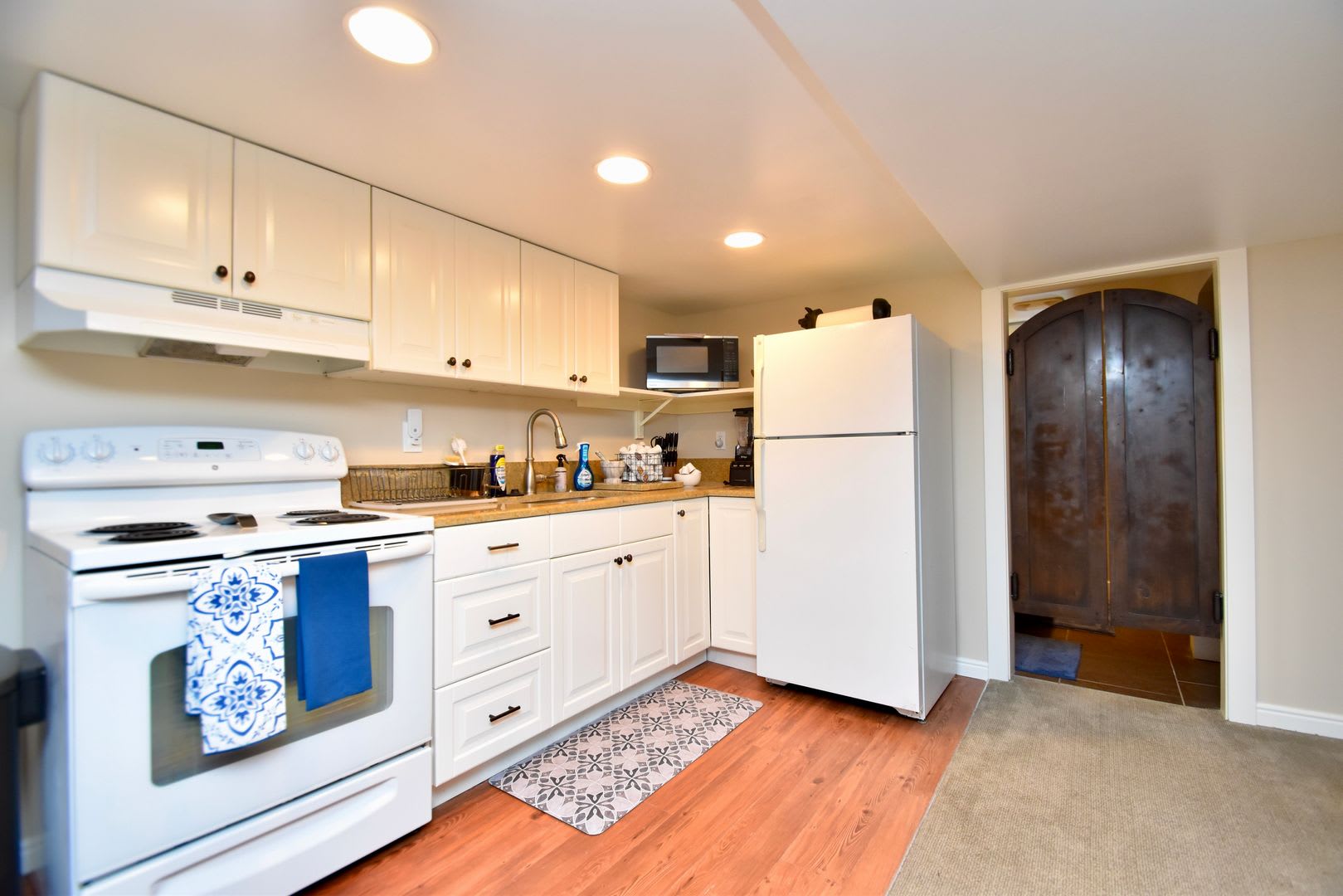 Great Basement Unit in Canyon Rim Neighborhood! All Utilities included! – photo 5