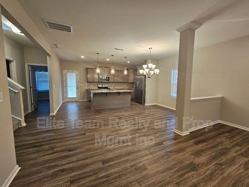 411 Copes Ct – photo 2