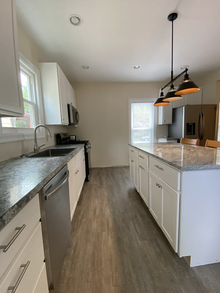 1202 Memorial Avenue – photo 4