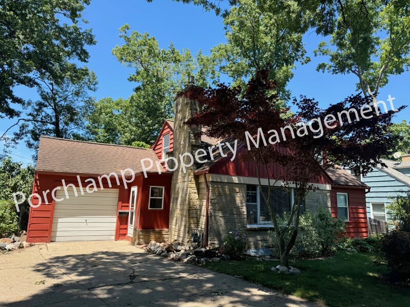 2615 Coit Avenue Northeast – photo 1