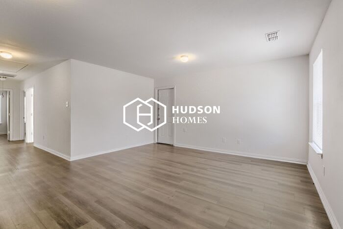 2106 Henry Street – photo 4