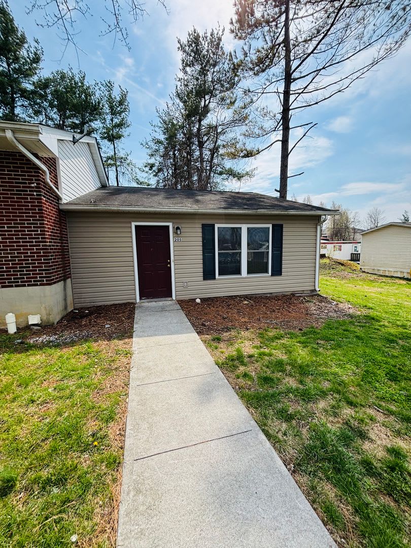 2 Bedroom 1 Bath Townhouse – photo 1