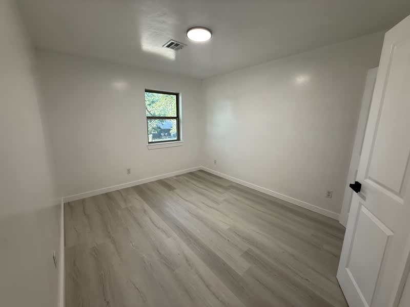 800 West 6th – photo 5