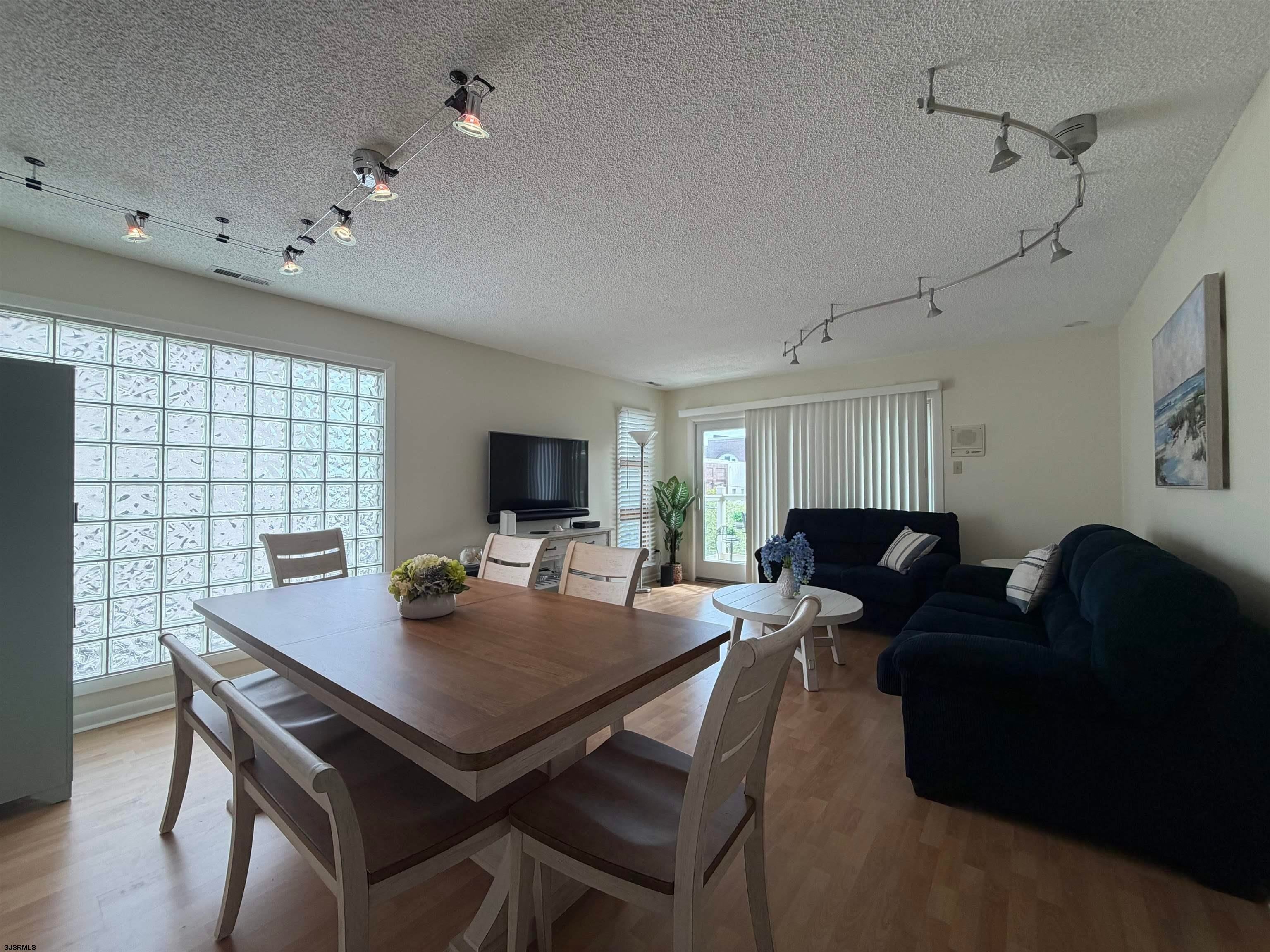 5 N New Haven Ave – photo 2