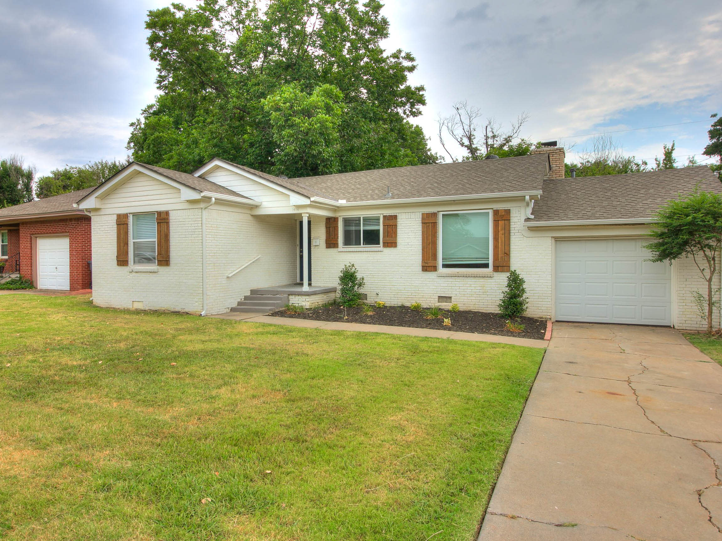 1414 Oxford Way – photo 2