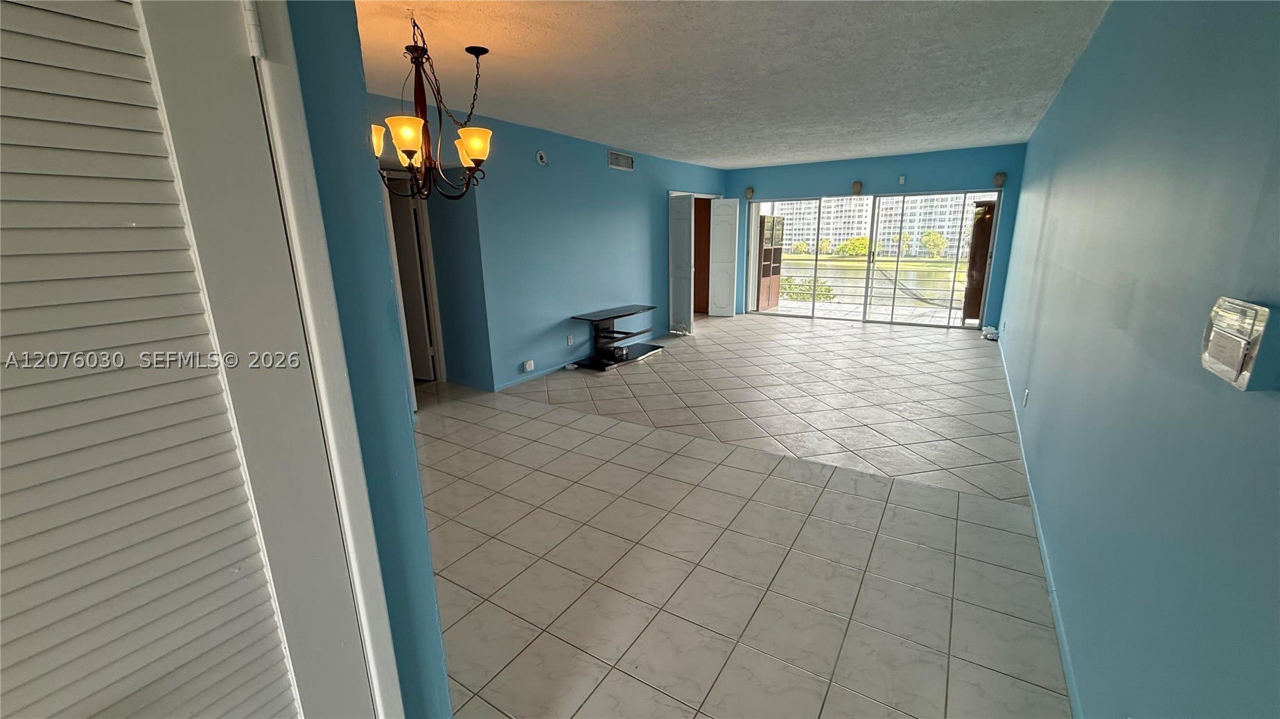 2751 N Palm Aire Dr – photo 4