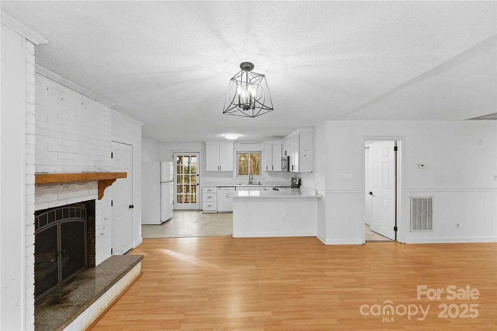 Room in 5 Bedroom Home at Cox Mill Rd – photo 1