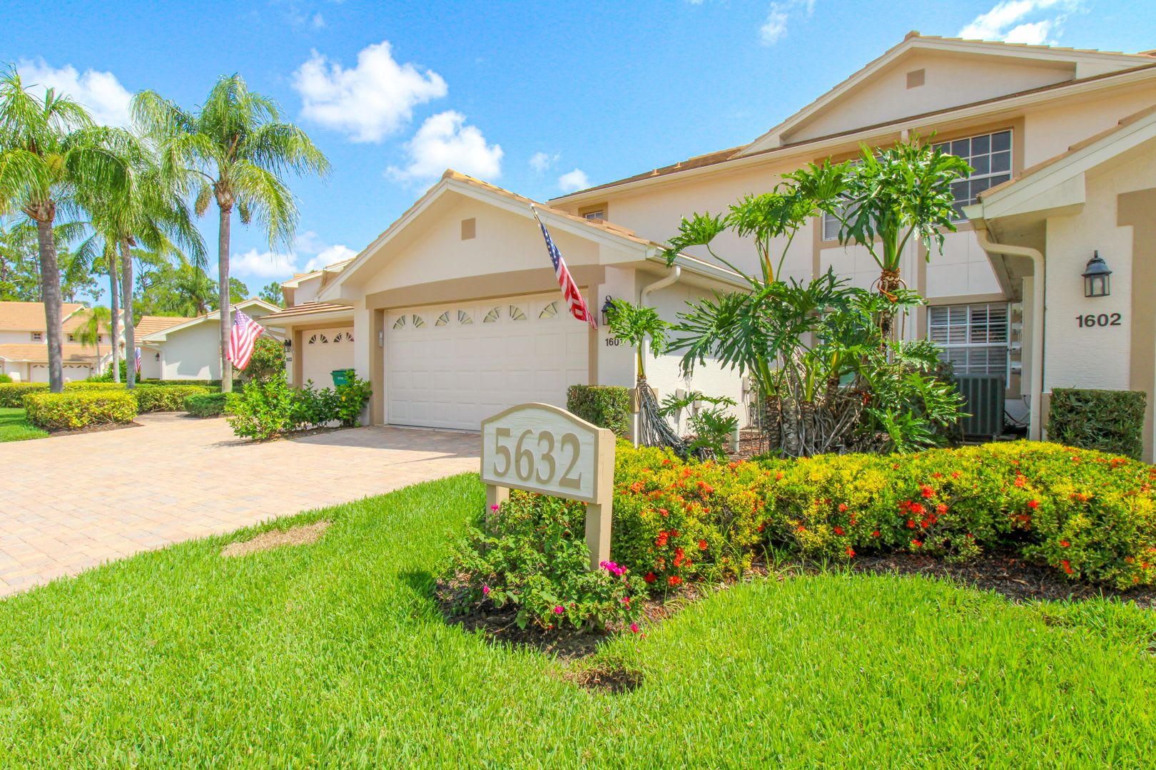 3 2 Golf Transfer To The Strand Unit Available Gated Beautiful Remodeled Unit Lake And Fountain View – photo 1