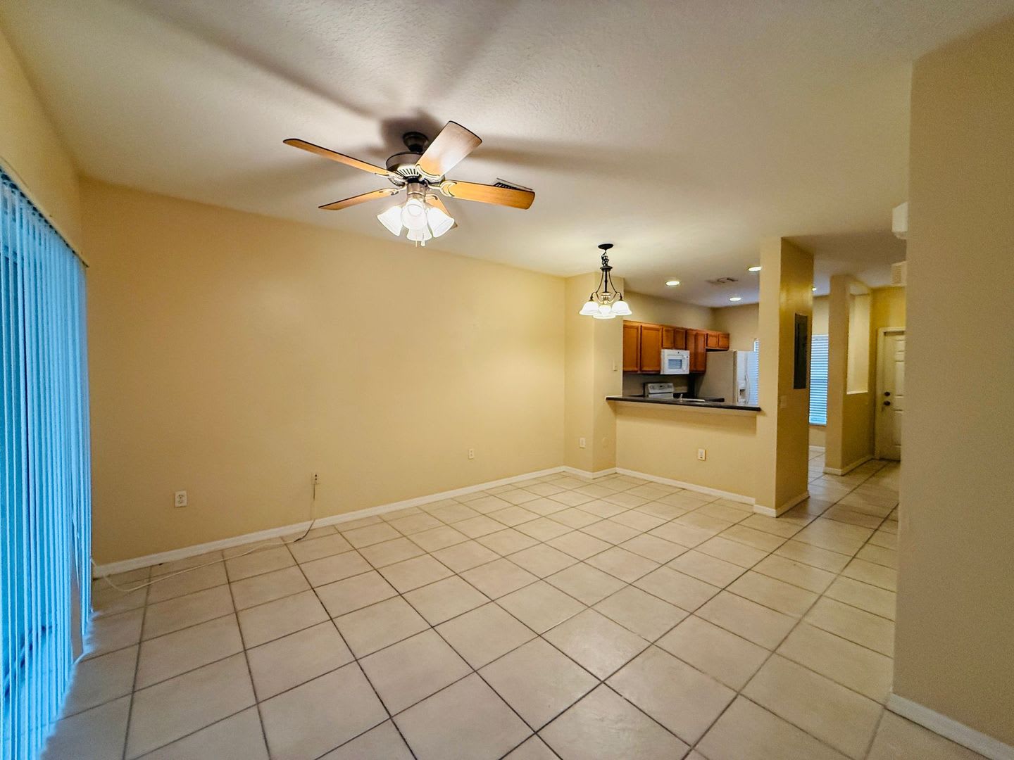 Beautiful 2 Bedroom, 2.5 Bath Townhome for Rent in The Hammocks! – photo 3
