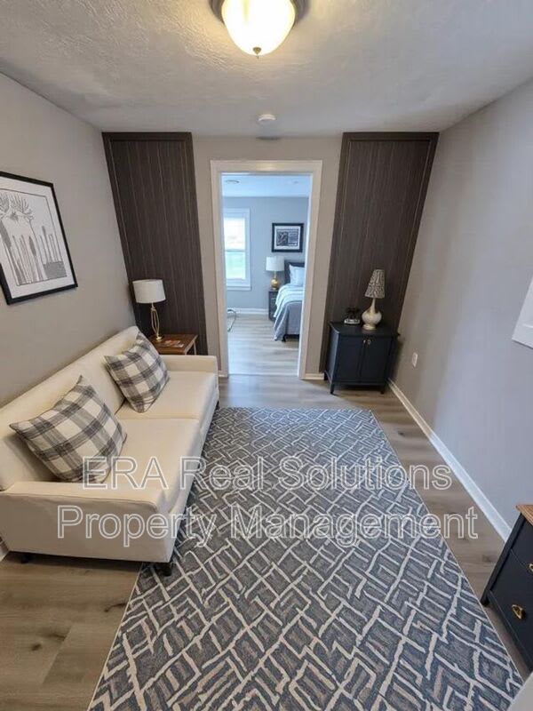 2400 Pomola Ave. – photo 5