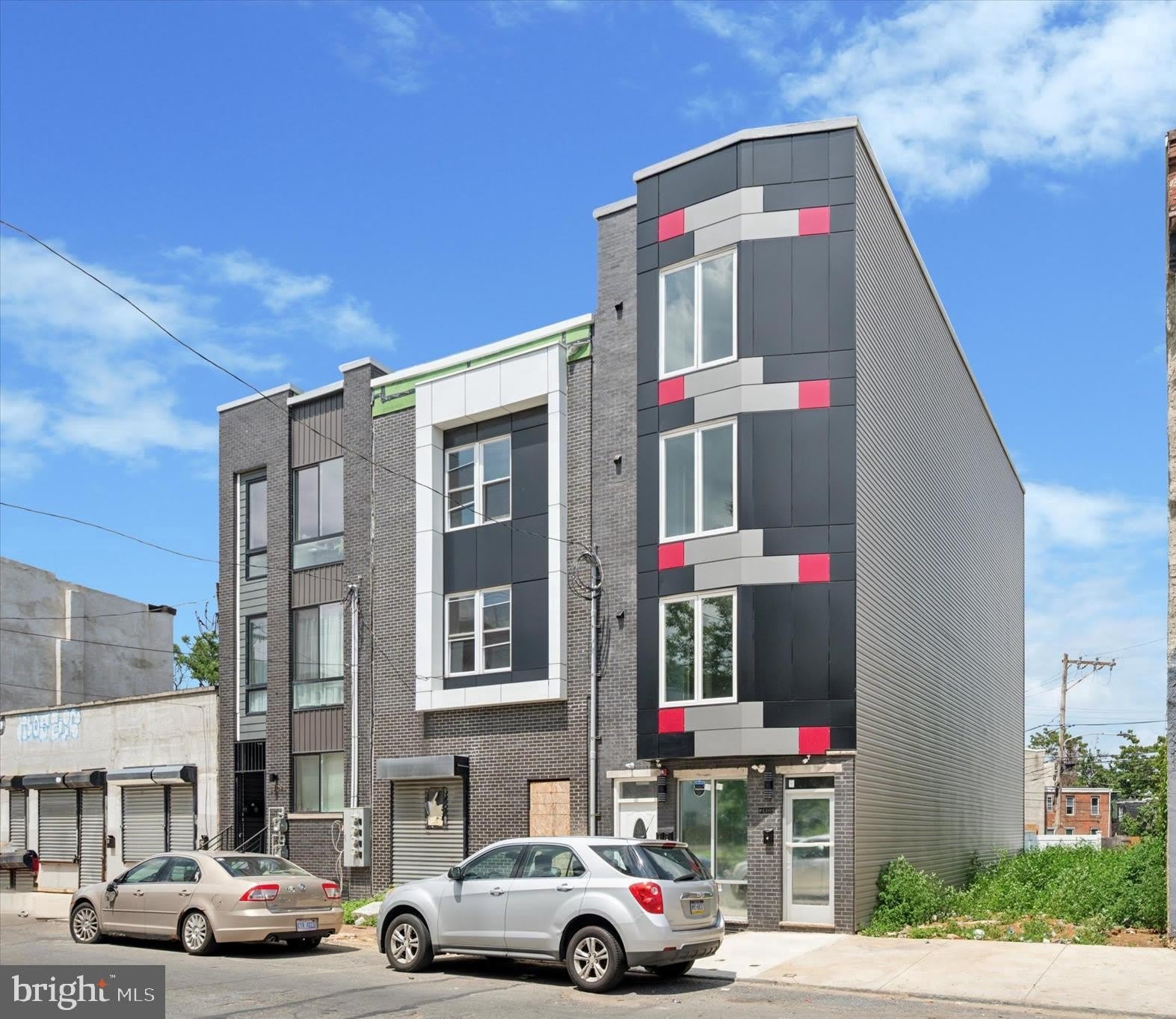 2405 RIDGE Avenue – photo 1