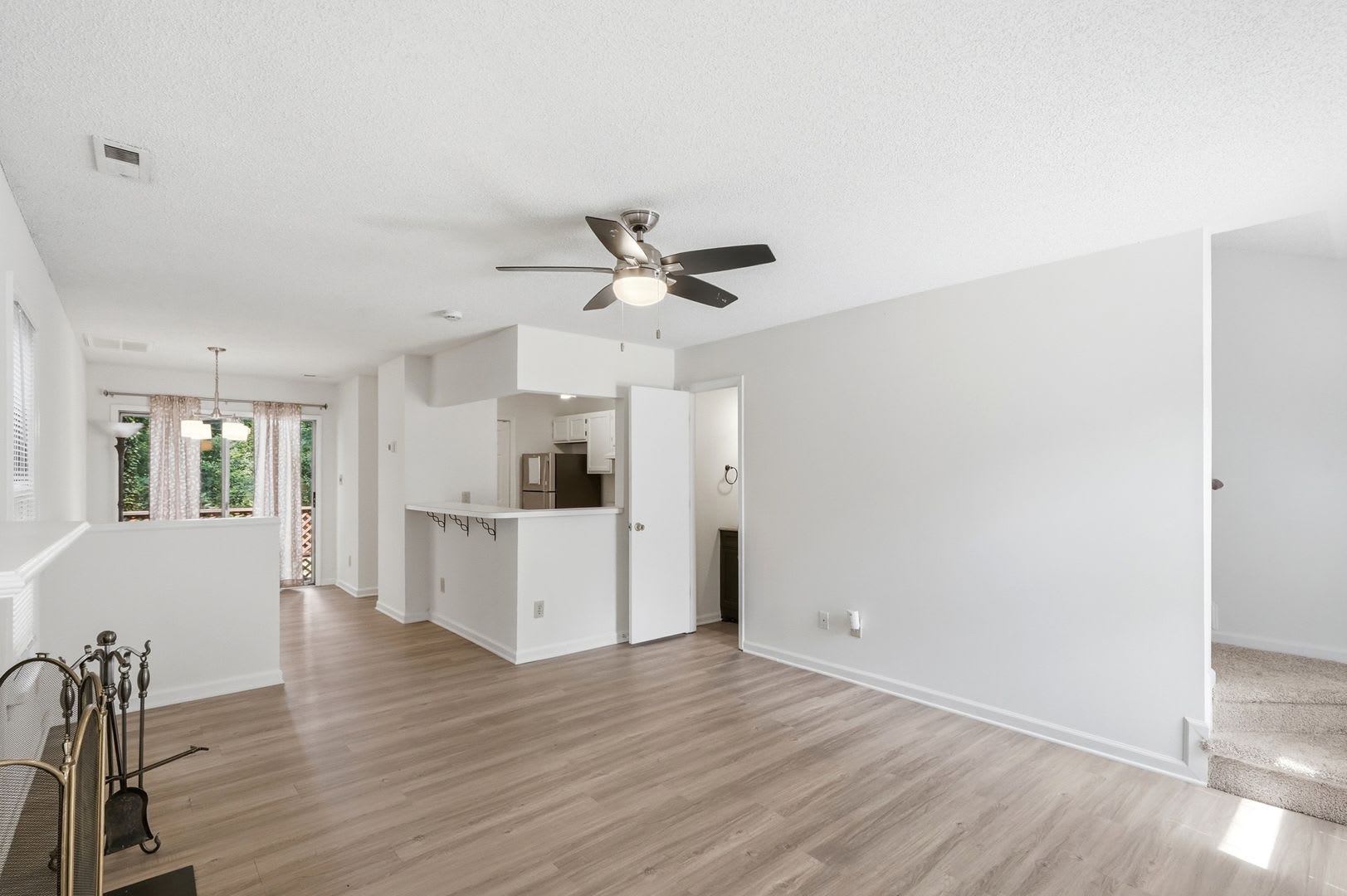Spacious 2-Bedroom, 2.5-Bath in Oakhurst – photo 4