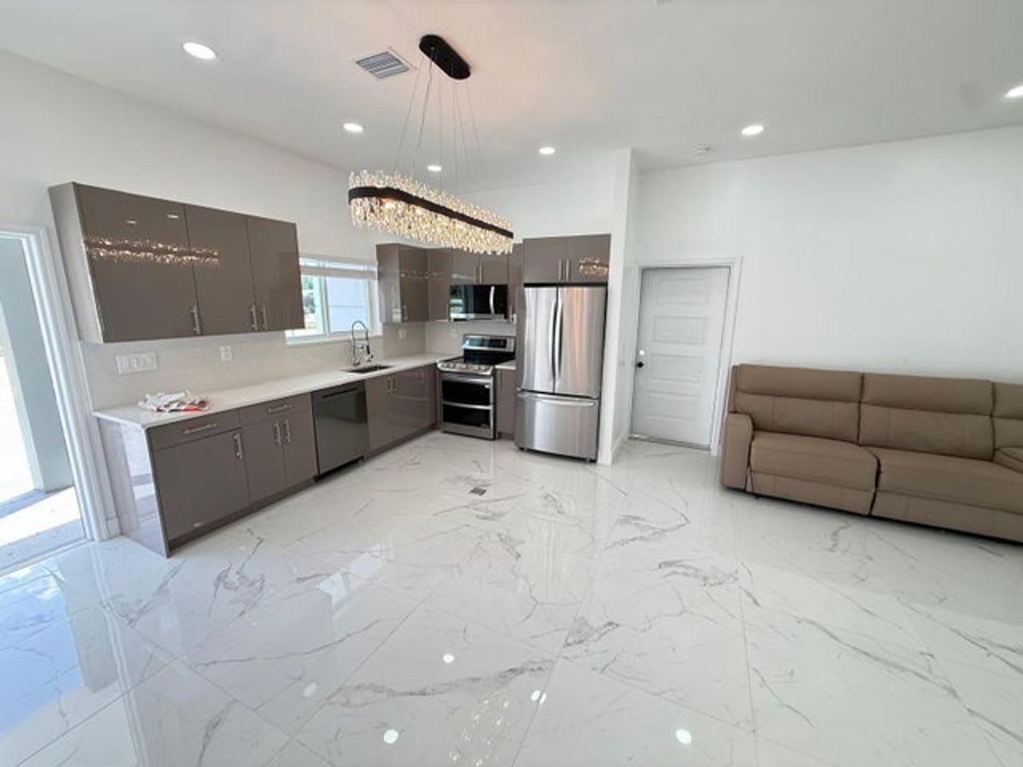 6319 Southgate Boulevard Margate Fl 33068 1636 – photo 2