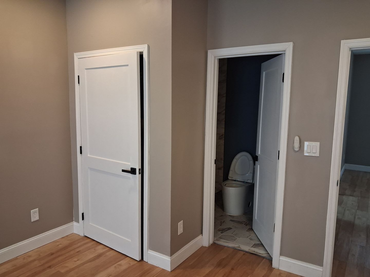 Spacious Three-Story Townhome – photo 3