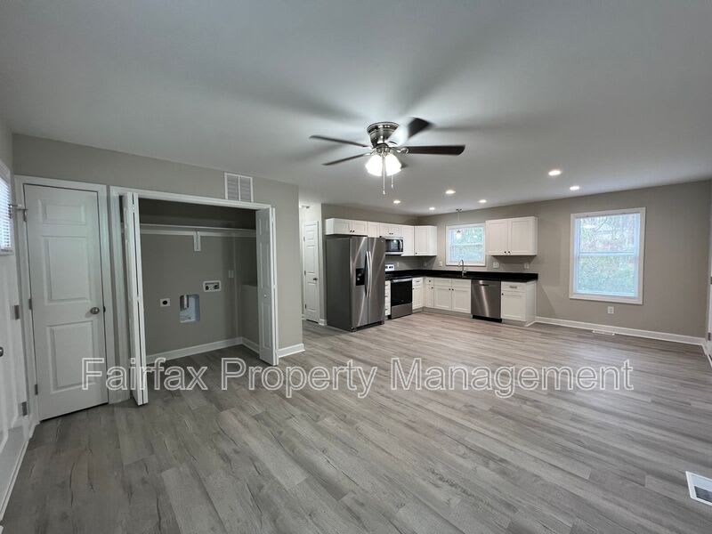 2311 Owen St – photo 2