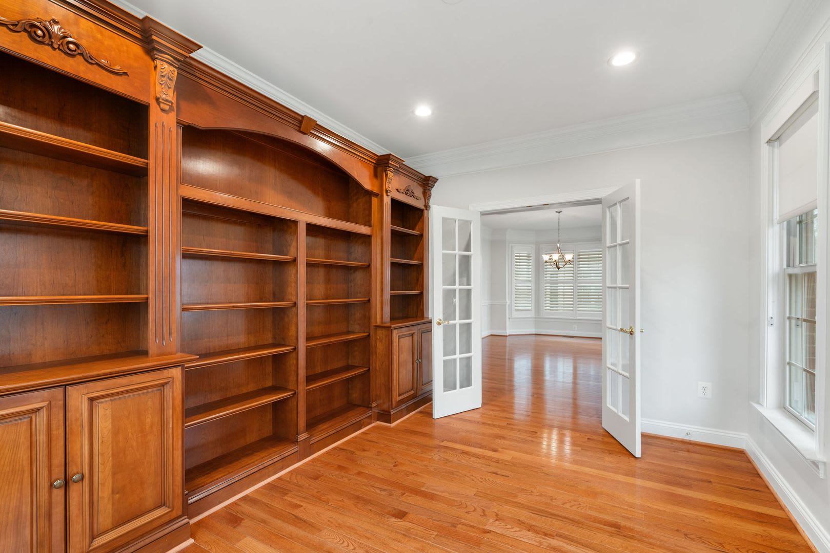 Stunning 4 level detached home close to the Mosaic District in Fairfax! – photo 4